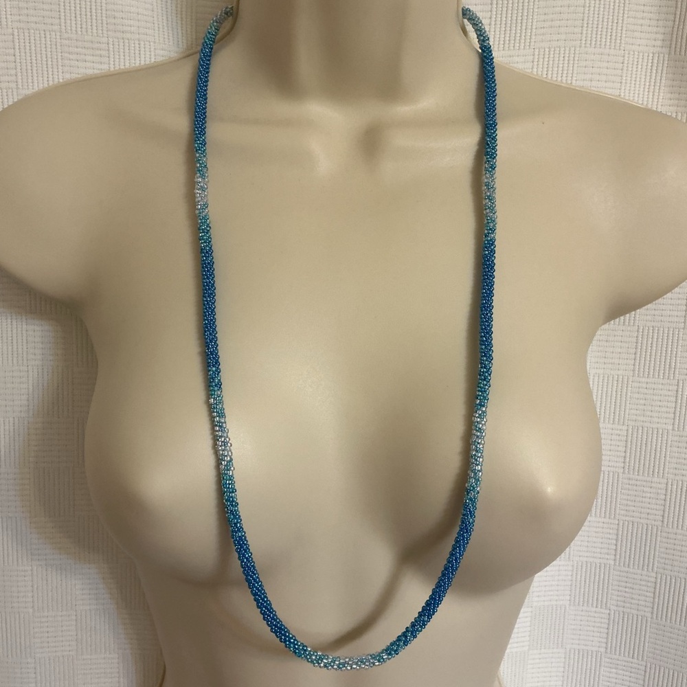Elegant Blue Beaded Necklace - Picture 4 of 4